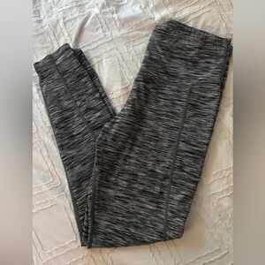 Women’s size medium gray and black workout leggings perfect condition
